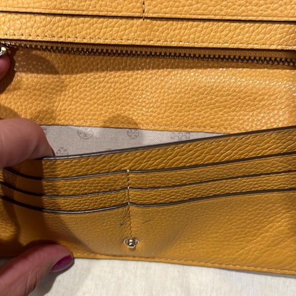 Tory Burch wallet wristlet - Picture 3 of 9